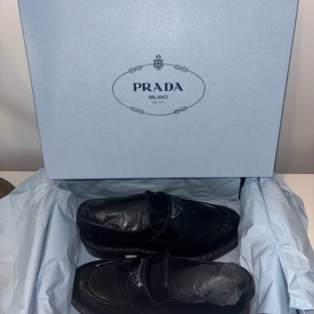 Prada Women’s Black Loafers - Picture 3 of 13